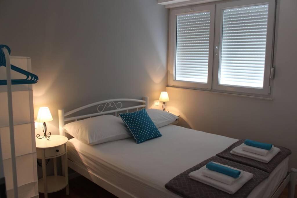 Banana Split Youth Apartment Екстериор снимка